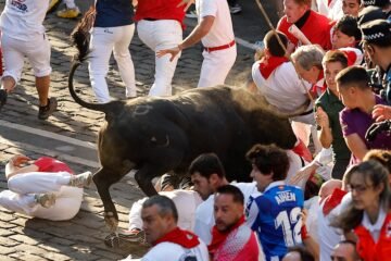 Octavo encierro de San Fermín 2026: los toros de Jandilla protagonizan un último encierro peligroso y varias embestidas