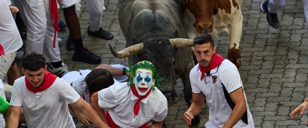 El Joker de San Fermín: un villano verde en la fiesta del blanco y rojo