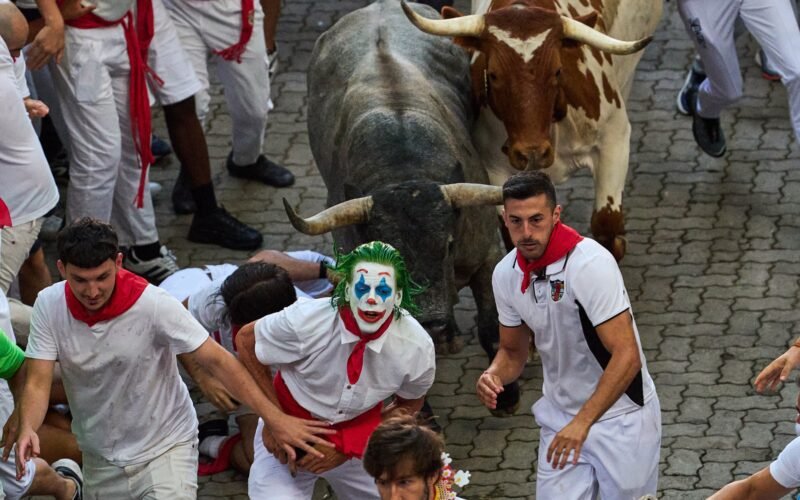 El Joker de San Fermín: un villano verde en la fiesta del blanco y rojo