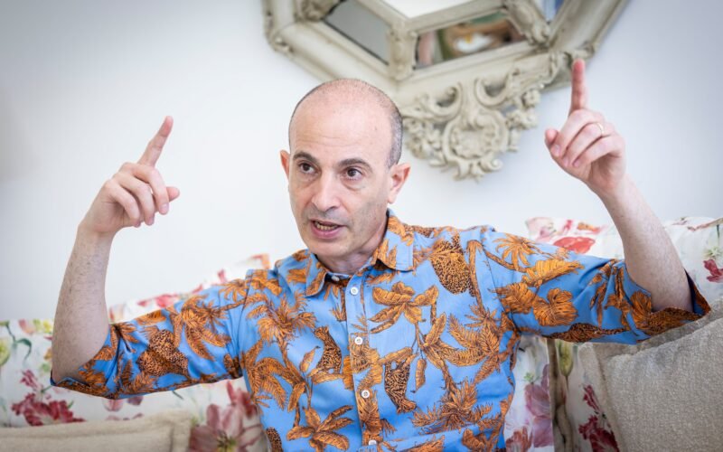 Yuval Noah Harari: “La IA podría ser una gran psicópata manipuladora”
