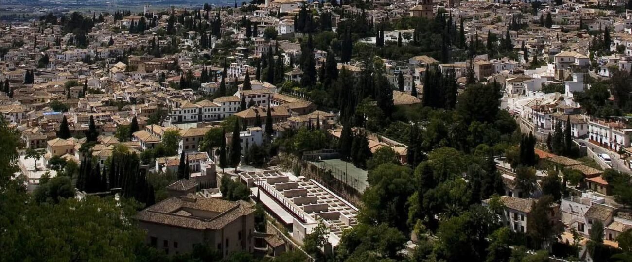 Un archivo con vistas a la Alhambra para guardar la memoria de Granada