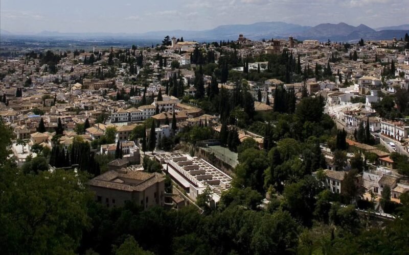 Un archivo con vistas a la Alhambra para guardar la memoria de Granada
