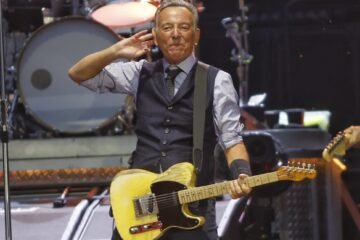El concierto en el que vi a mi ídolo caer: ¿cuándo es el momento para dejar de ver a nuestros héroes musicales?