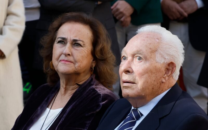 Curro Romero, de 92 años, ingresado de nuevo por neumonía en un hospital sevillano