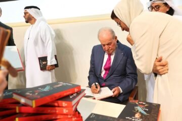 Juan Carlos I presenta sus memorias en la Feria Internacional del Libro de Abu Dabi