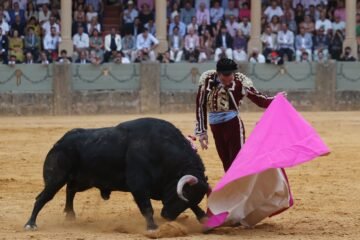 Ronda se reencontró con una corrida Goyesca vacía de contenido