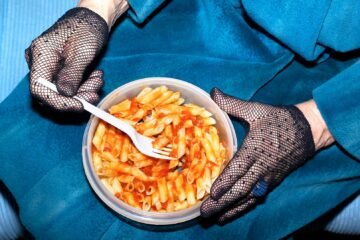La fotonovela doméstica de Manuela Lorente durante el confinamiento