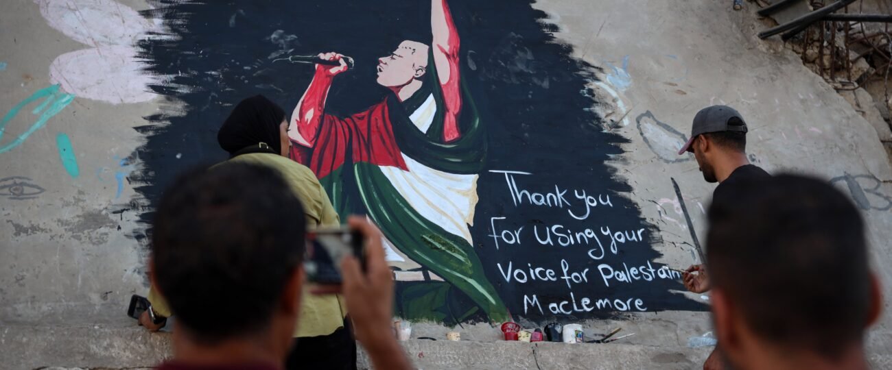 Macklemore anuncia conciertos a favor de Palestina y donará todo lo recaudado