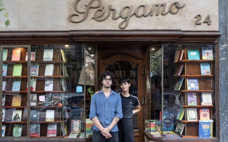 La presión inmobiliaria se cobra una nueva víctima: la librería Pérgamo, una de las más antiguas de Madrid