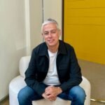 Albert Om escriu un possible retrat generacional a ‘Què dirà la gent’