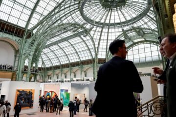 Art Basel Paris: el mercado del arte se prueba a sí mismo en una ciudad en llamas