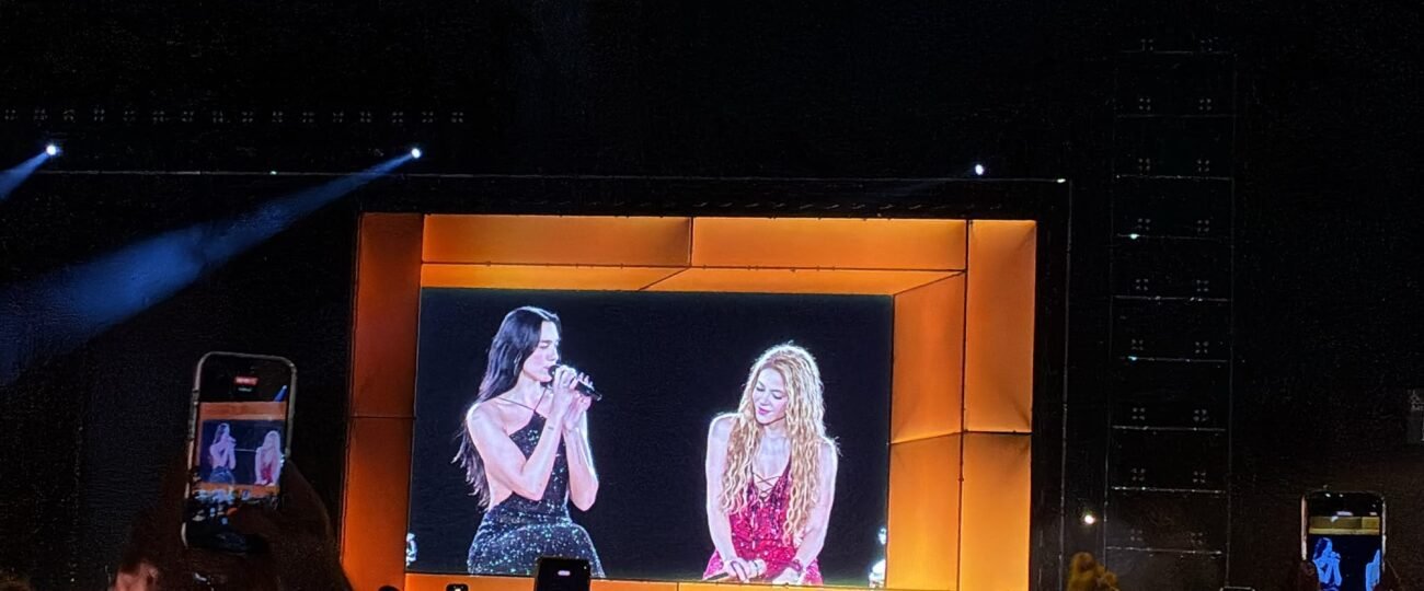 Dua Lipa canta con Shakira ‘Antología’ en el octavo concierto de la colombiana en Madrid