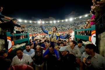 Vendaval de Roca Rey y detalles de Morante en el Día de la Comunitat Valenciana