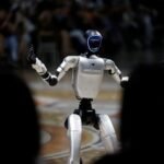 De simpáticos juguetes a inquietantes criaturas en una pasarela: ¿cuándo empezaron a asustarnos los robots?