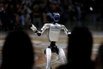De simpáticos juguetes a inquietantes criaturas en una pasarela: ¿cuándo empezaron a asustarnos los robots?