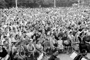 La Barraca en guerra después de Lorca: descubierta la mayor colección de fotografías inéditas de una función