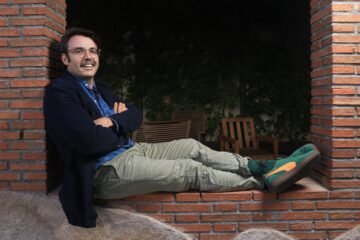 Carlos García Miranda revive clásicos juveniles como ‘Física o química’: “Los adolescentes tienen un móvil para todas sus preguntas, pero no siempre da la mejor respuesta”