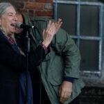 La emotiva sorpresa de varios coros a Patti Smith antes de los Premios Princesa de Asturias: “Pensé que iba a llorar de felicidad”