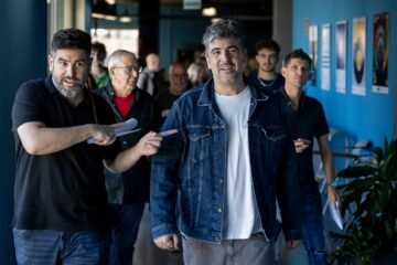 Estopa hace historia: la cadena de montaje a los 17, la fama a los 20, la universidad a los 50… y vuelta al inicio