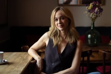 Marta Hazas, actriz: “Me pasaba que no me mostraba vulnerable y todas mis mierdas, hacerme la del norte, no enseñar mis debilidades”